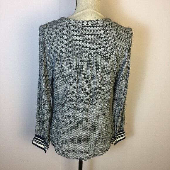 Talbots Blouse Shirt Top Sz M Womans Blue White V-neck Button Front Long Sleeve - Picture 3 of 15